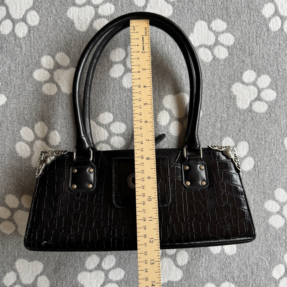 Handbag with Silver Heart Hardware - Picture 11 of 12